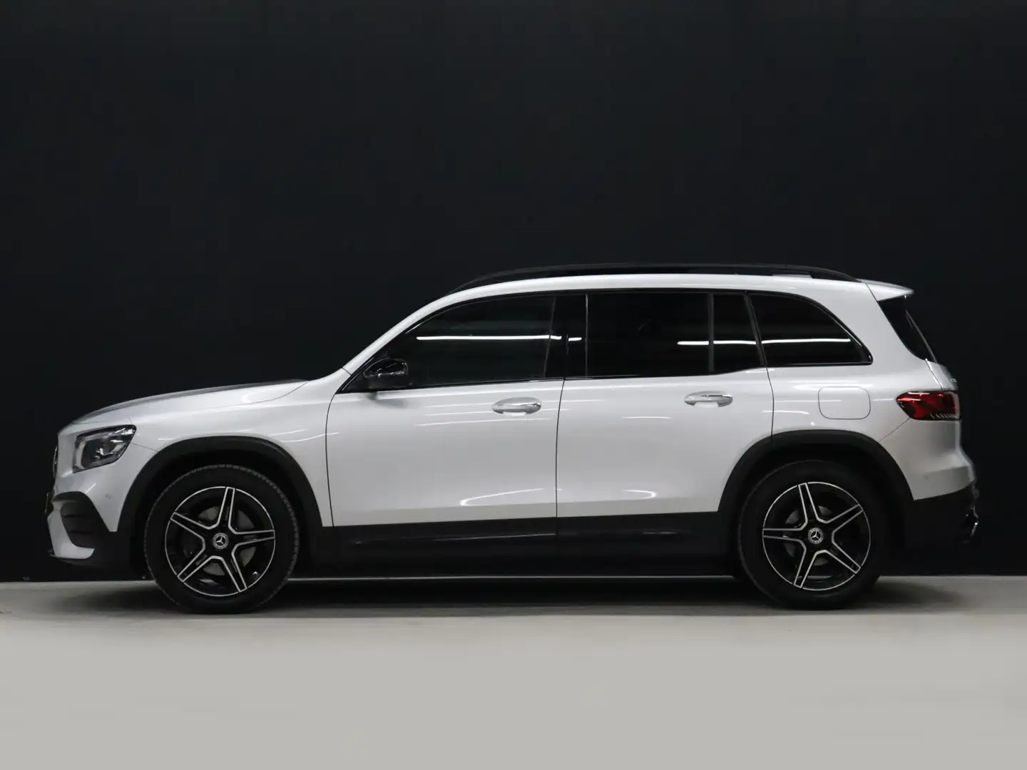 Mercedes-Benz GLB 200 AMG Sport [SCHUIFKANTELDAK, BURMESTER SOUND, APPLE Grijs - 2