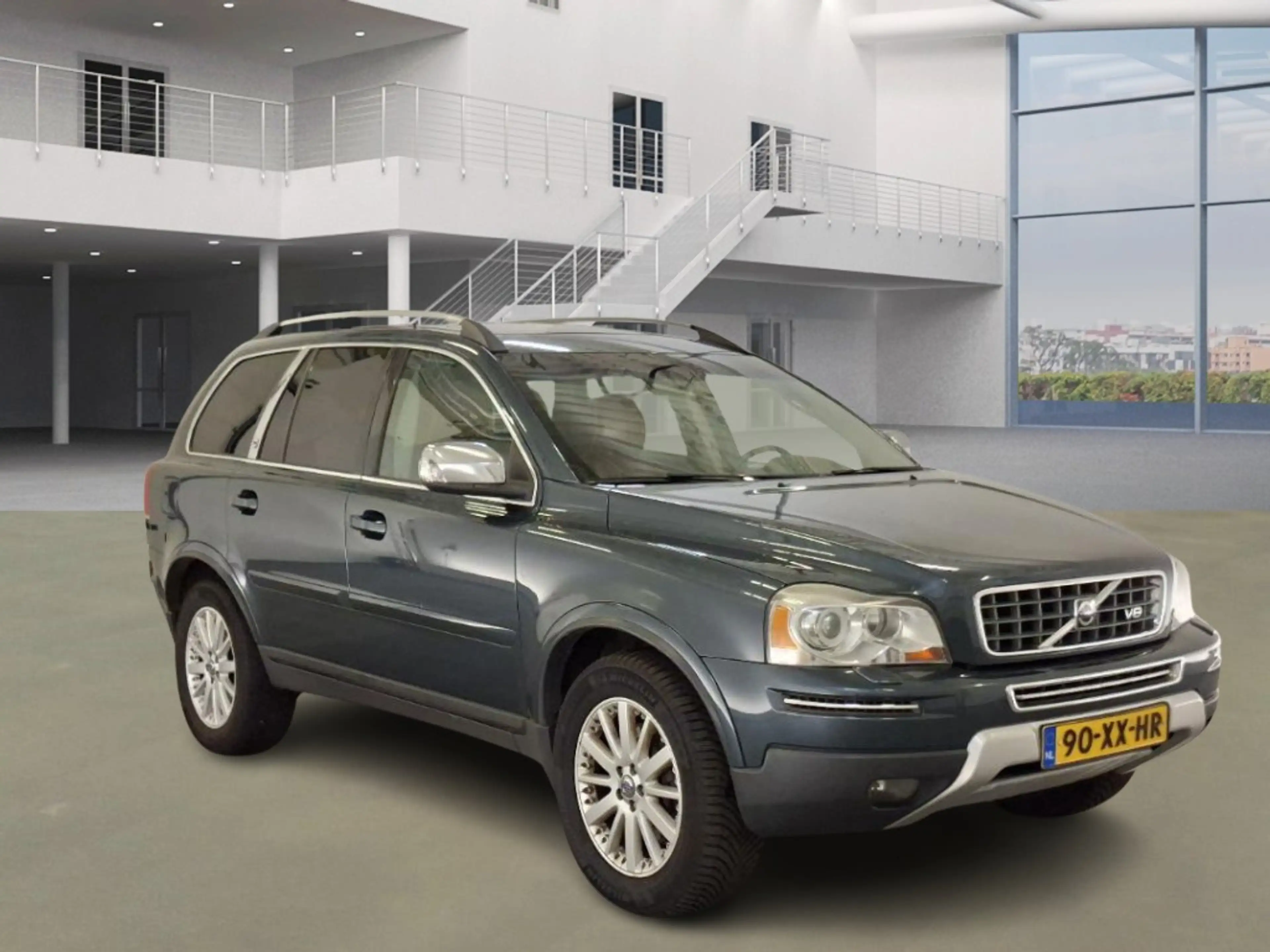 Volvo XC90 4.4 V8 Executive — photo 2