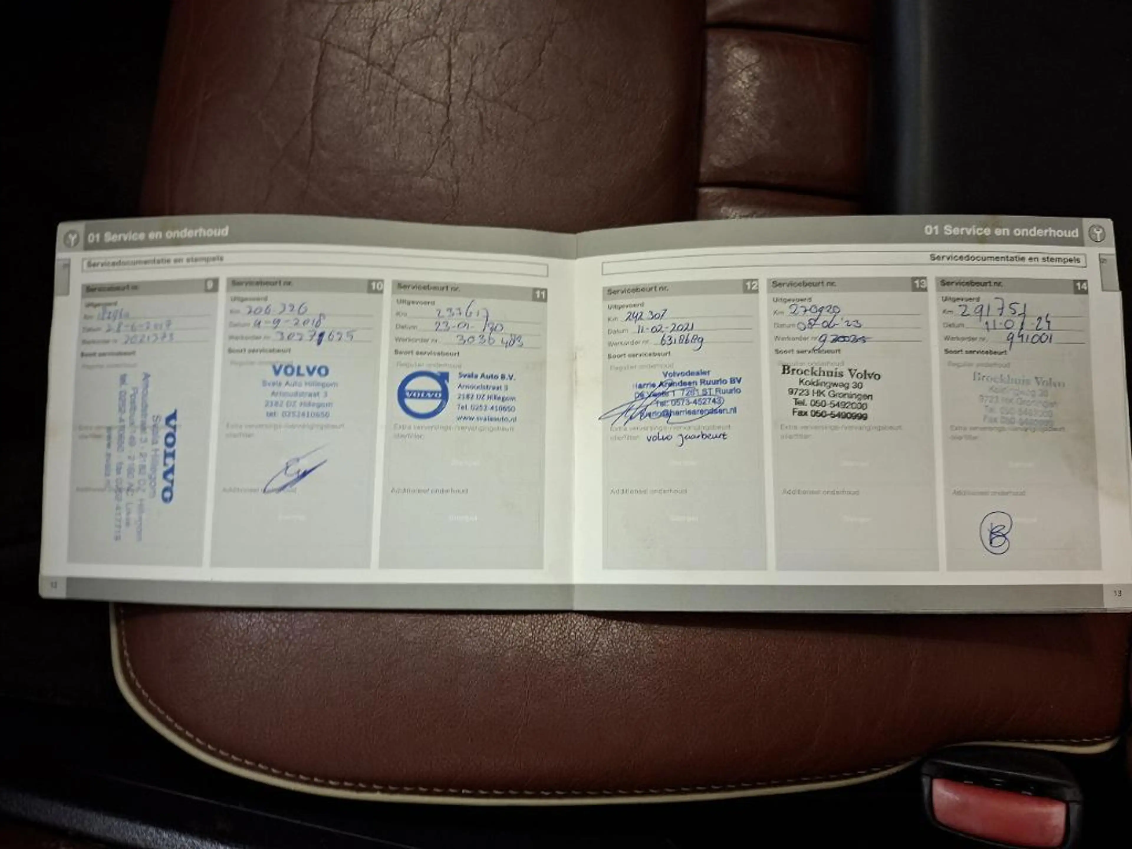 Volvo XC90 4.4 V8 Executive — photo 12