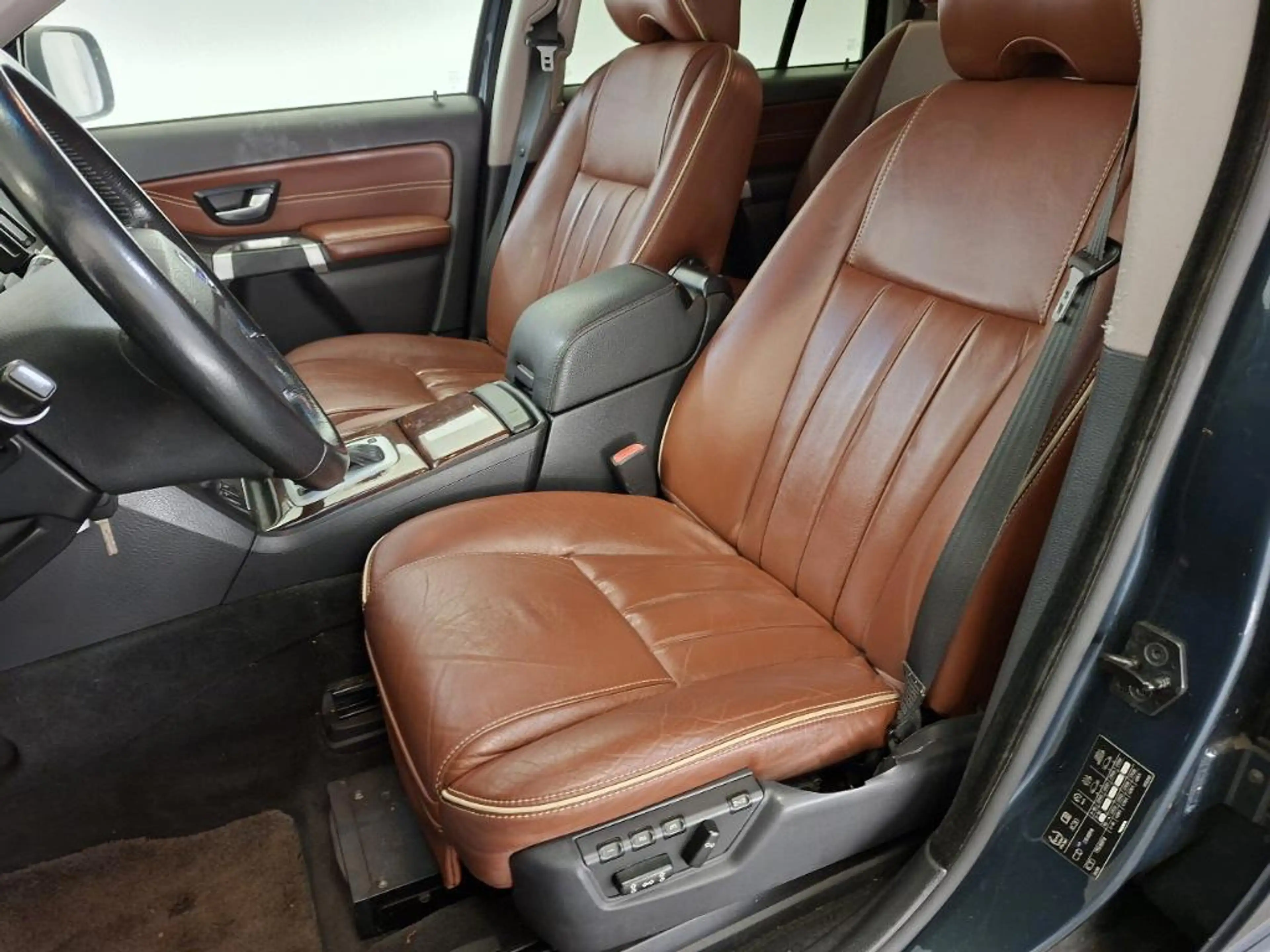 Volvo XC90 4.4 V8 Executive — photo 15