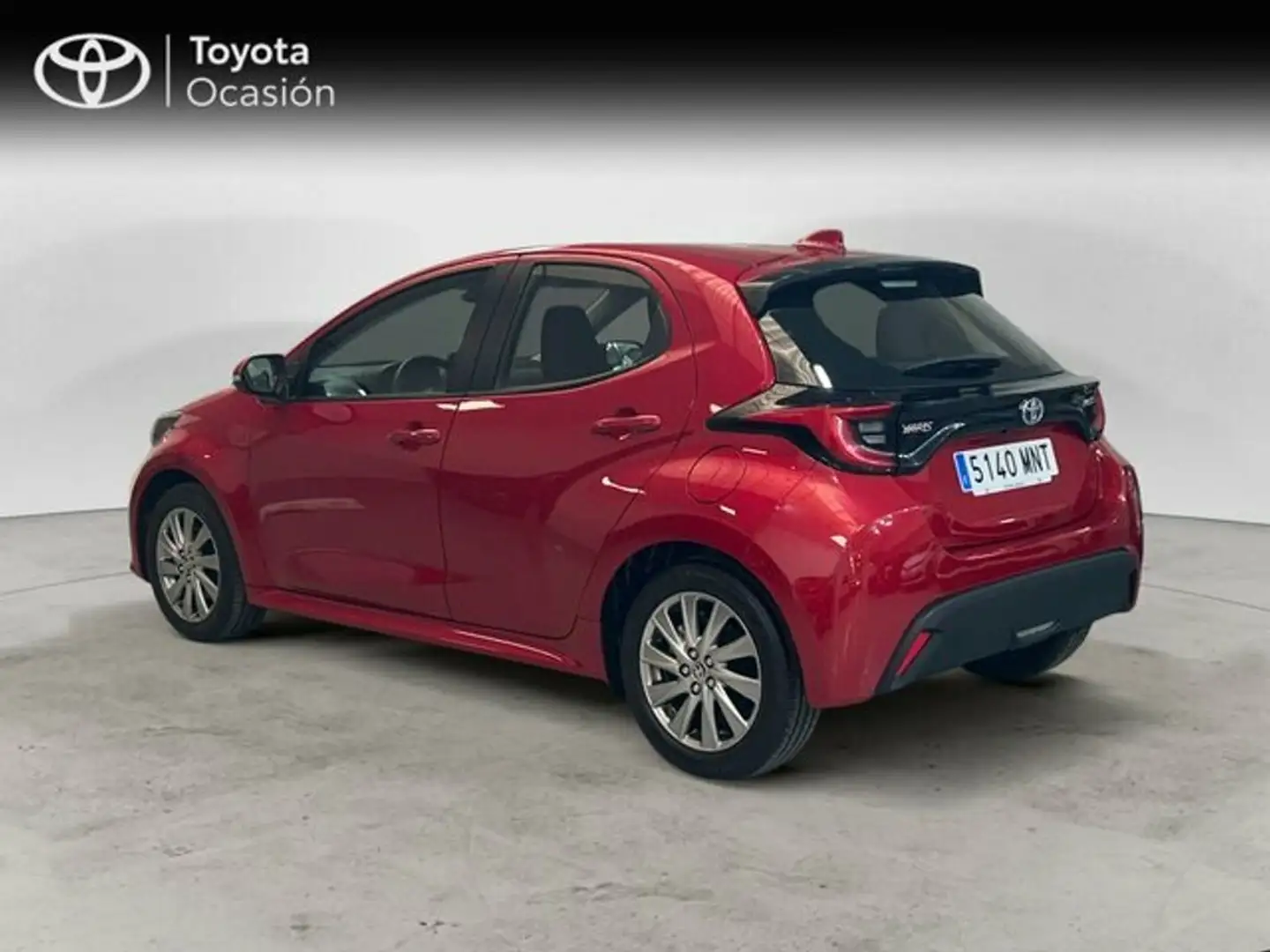 Toyota Yaris 5 Puertas Active Tech 120H Automático (e-CVT) Rojo - 2