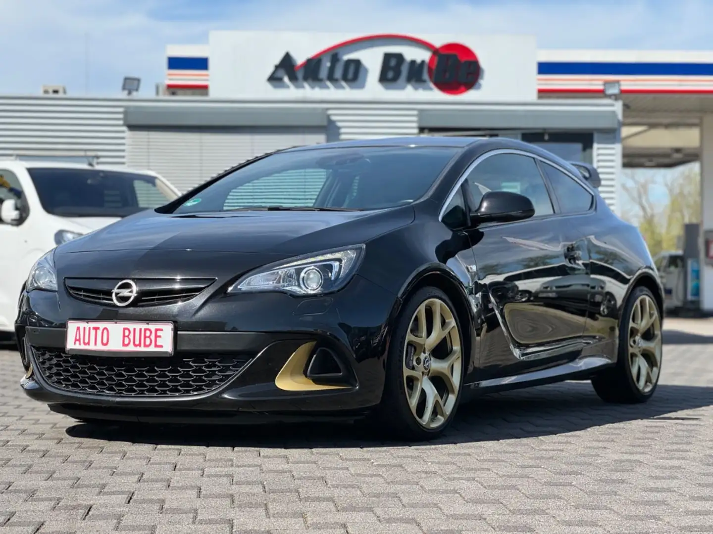 Opel Astra J GTC OPC Zwart - 1