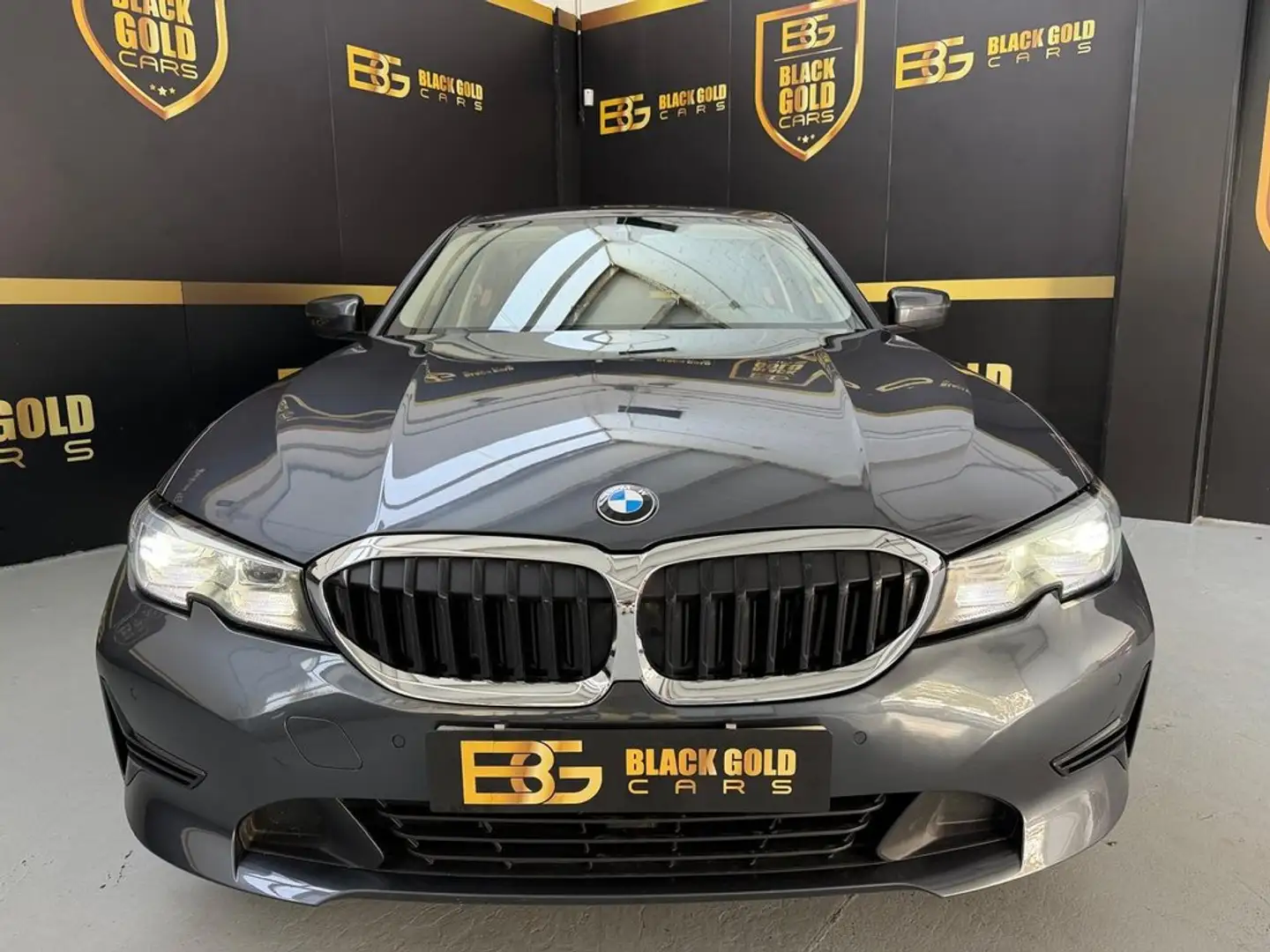 BMW 318 318d Auto. Grijs - 2