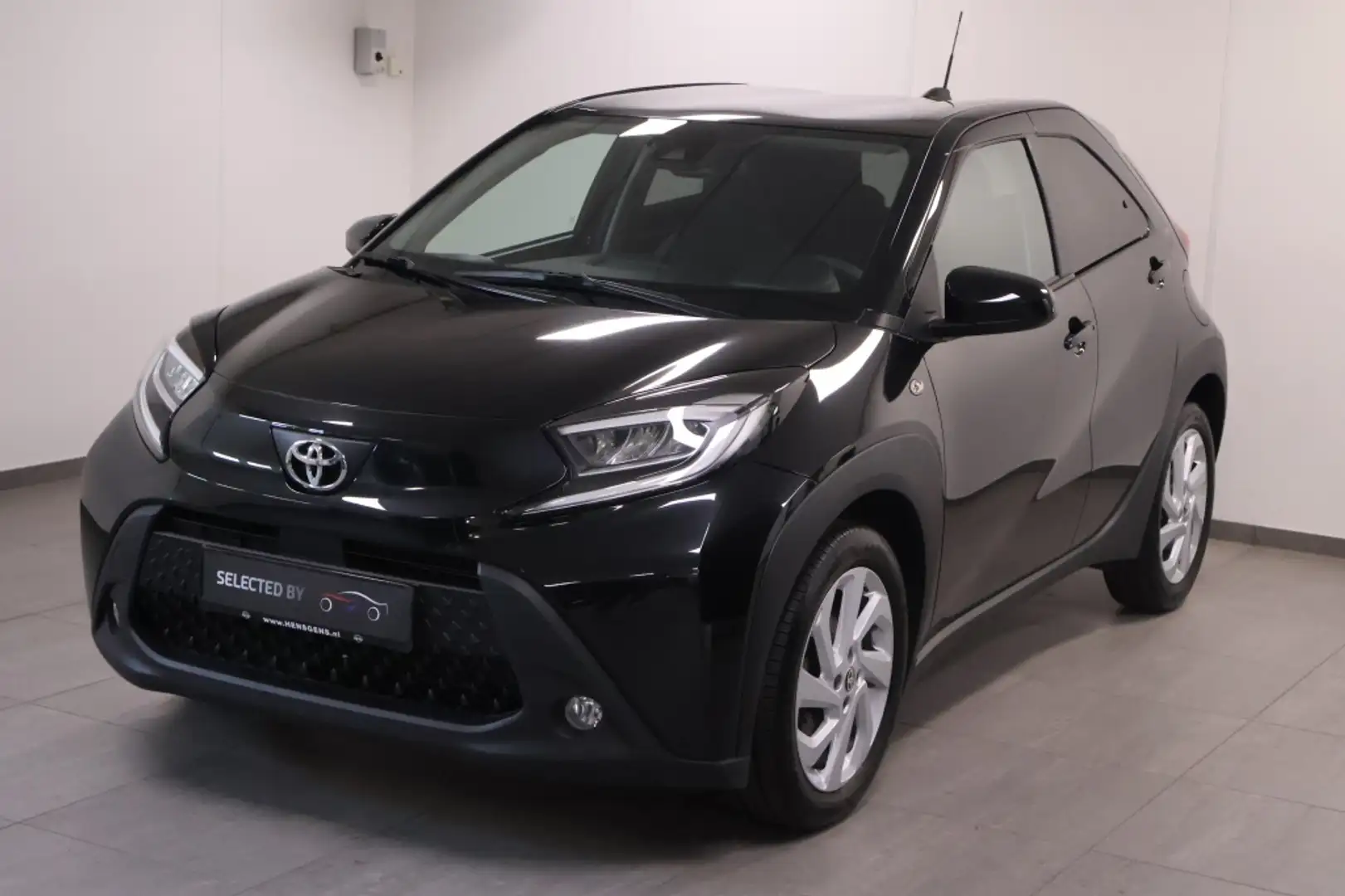 Toyota Aygo X 1.0 VVT-i MT Envy Zwart - 1