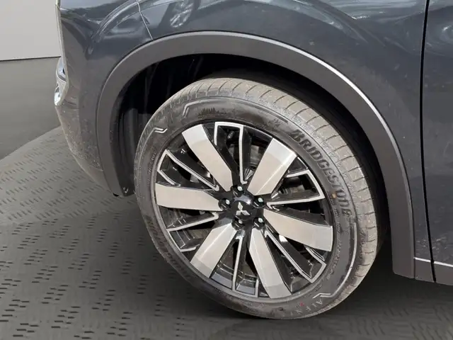 Mitsubishi Outlander view 7