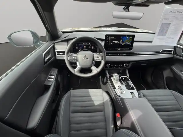 Mitsubishi Outlander view 11
