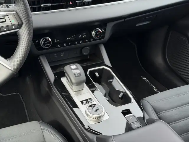 Mitsubishi Outlander view 14