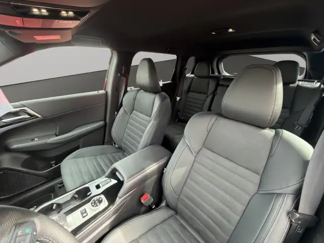 Mitsubishi Outlander view 9