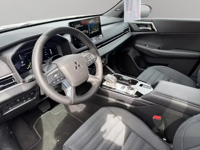 Mitsubishi Outlander view 8