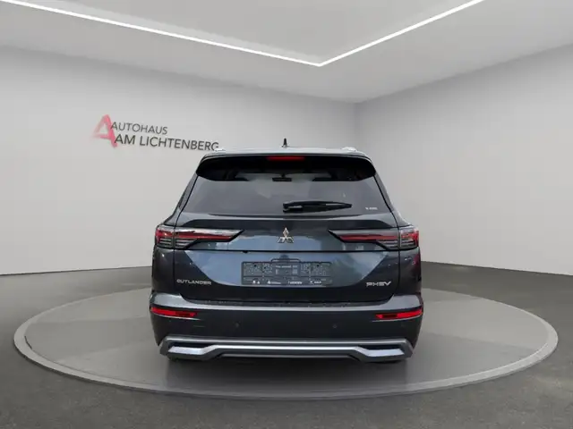 Mitsubishi Outlander view 5