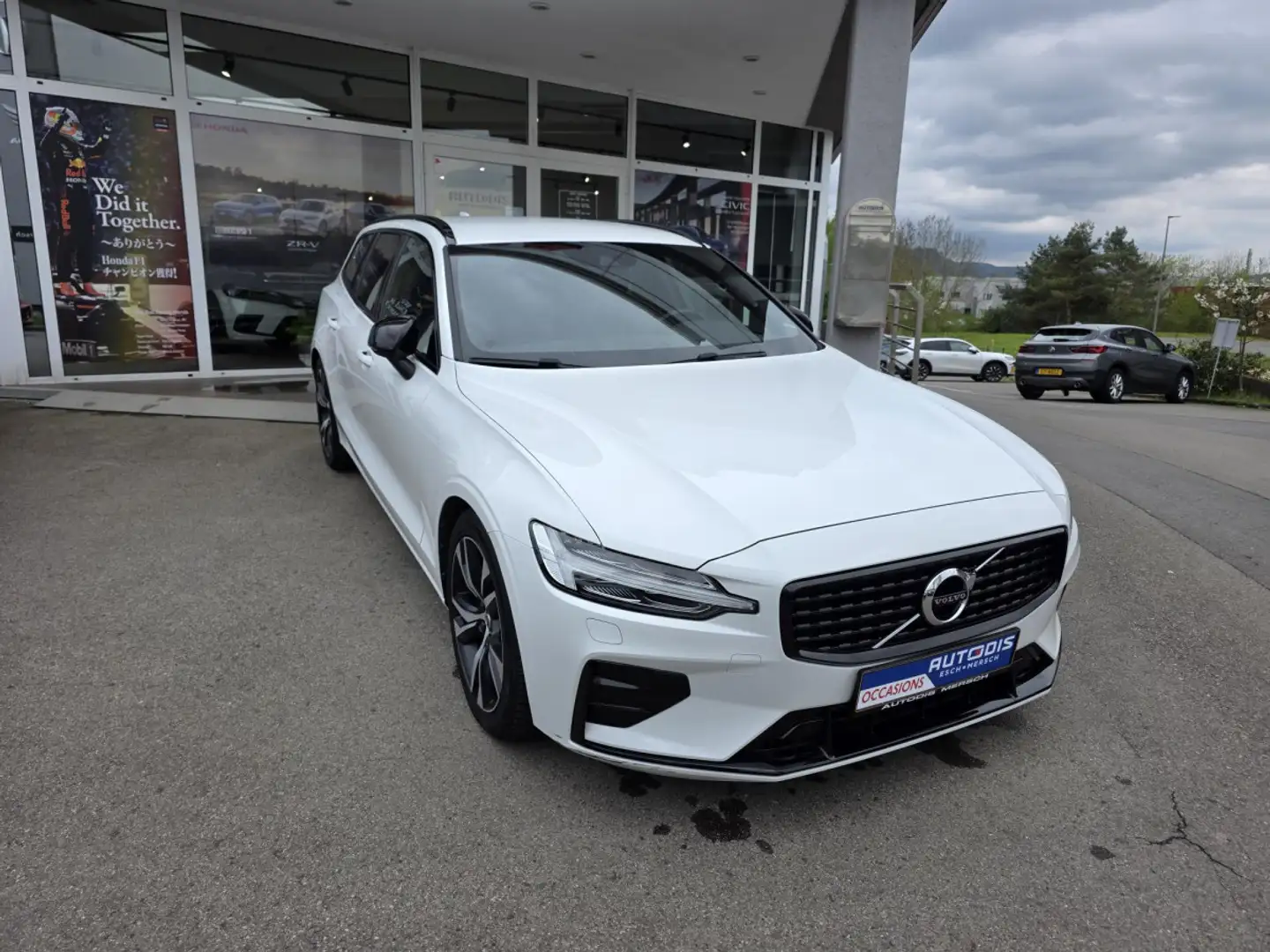 Volvo V60 2.0 CORE B4 R-DESIGN Blanc - 1