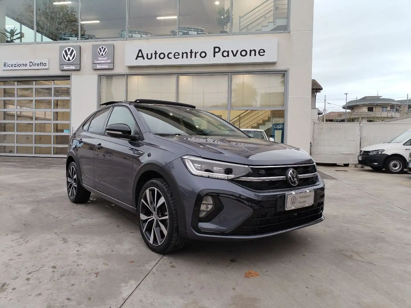 Volkswagen Taigo 1.0 tsi R-Line 110 cv dsg-Matrix-IQ Drive-Tetto- Grau - 1