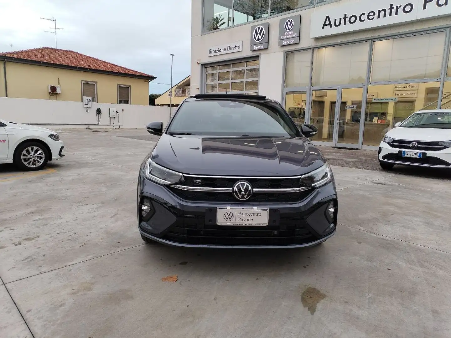 Volkswagen Taigo 1.0 tsi R-Line 110 cv dsg-Matrix-IQ Drive-Tetto- Grau - 2
