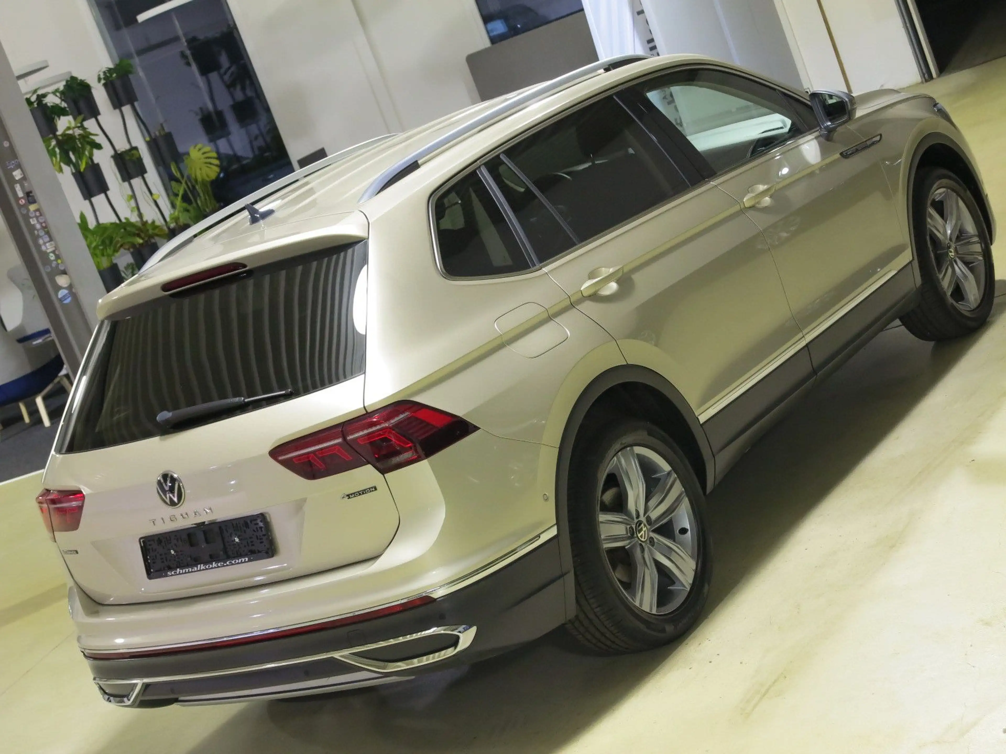 Volkswagen Tiguan Allspace 2.0 TDI SCR 4Mot DSG7 Elegance — photo 3