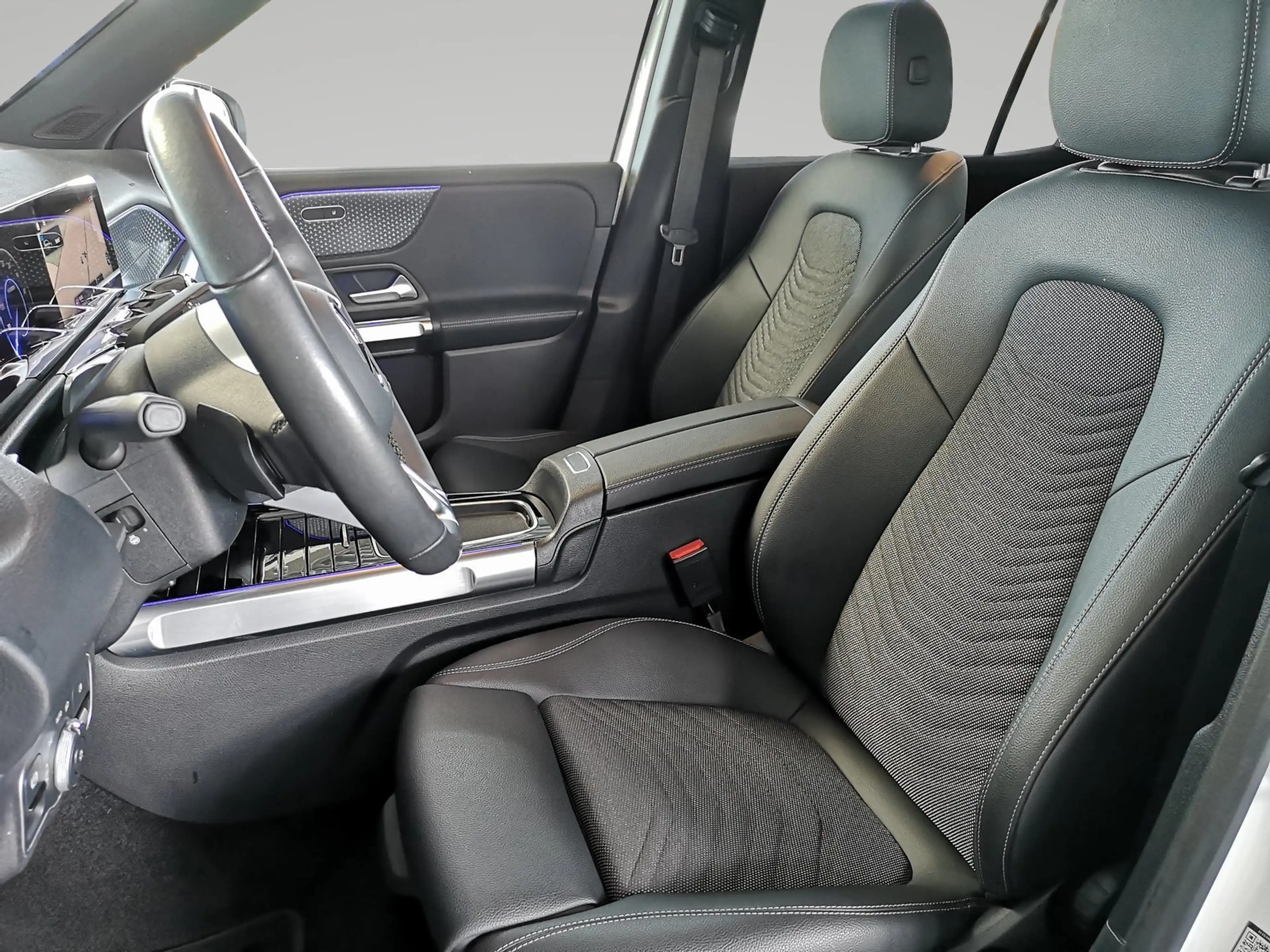 Mercedes-Benz EQB 300 4M Progressive ADVANCED+PANO-SD+AHK+SMAR — photo 12