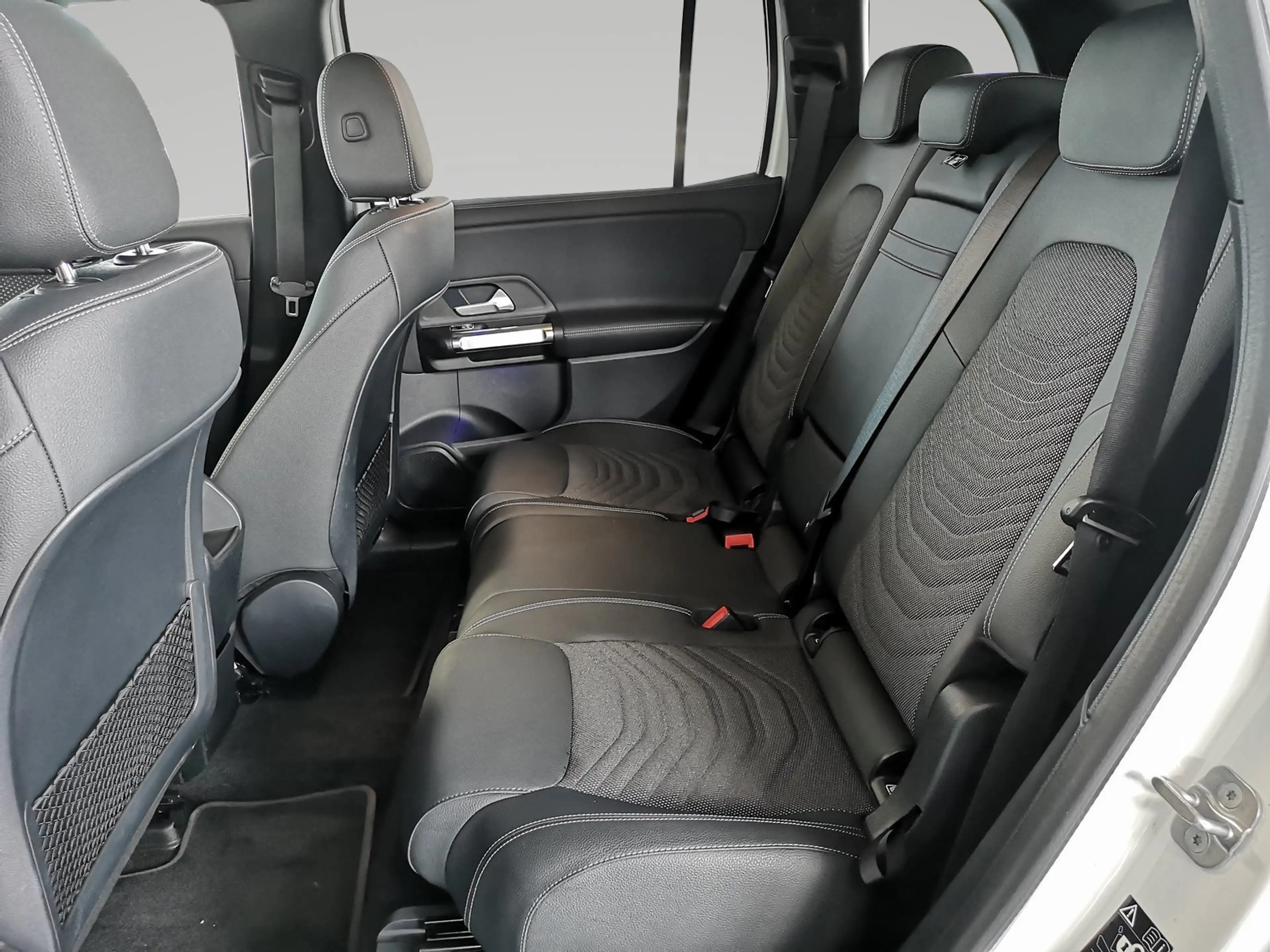 Mercedes-Benz EQB 300 4M Progressive ADVANCED+PANO-SD+AHK+SMAR — photo 14