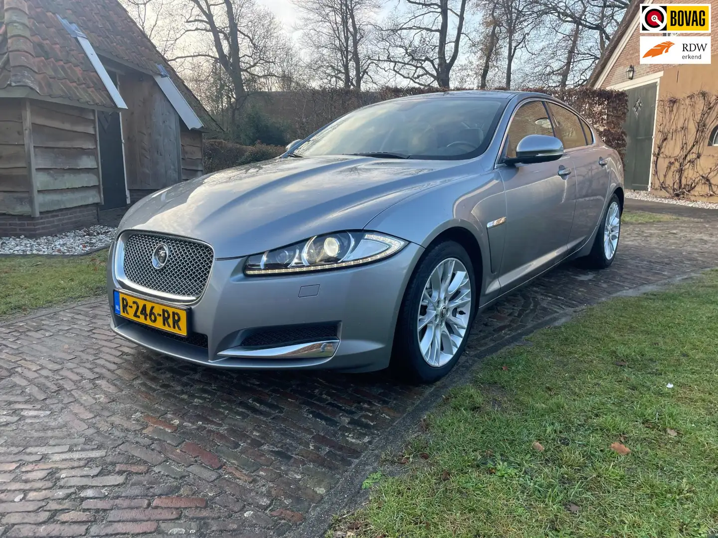 Jaguar XF 3.0D–LEER –CAMERA -NAVI –18” Grau - 1