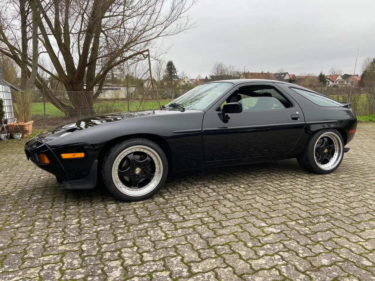 Porsche 928