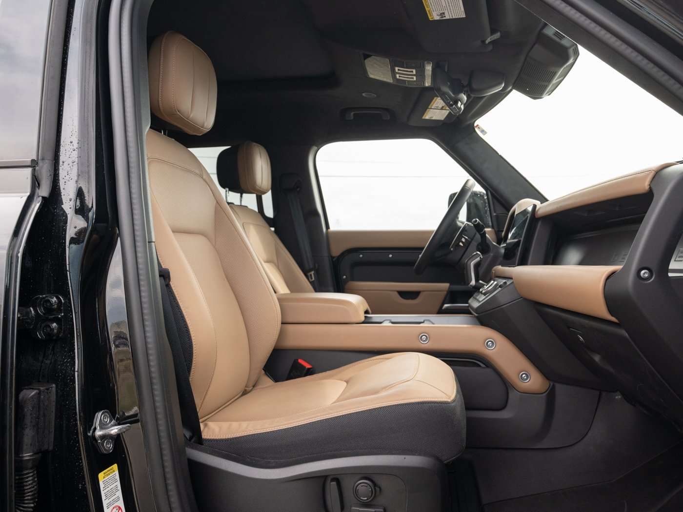 2025 Land Rover Defender V8 alt 3
