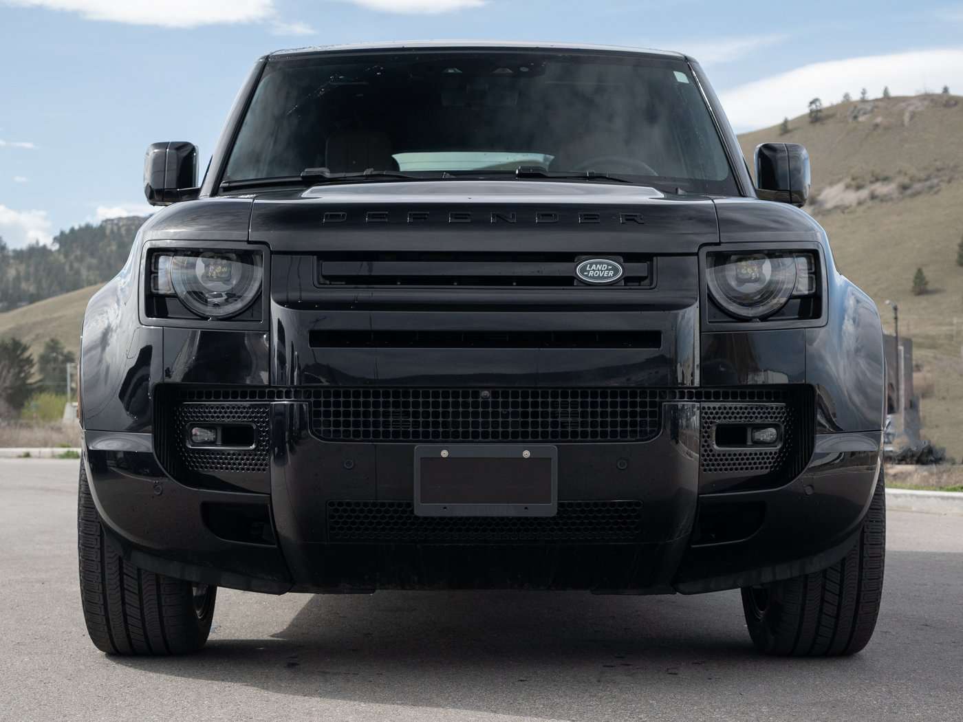 2025 Land Rover Defender V8 thumb 8