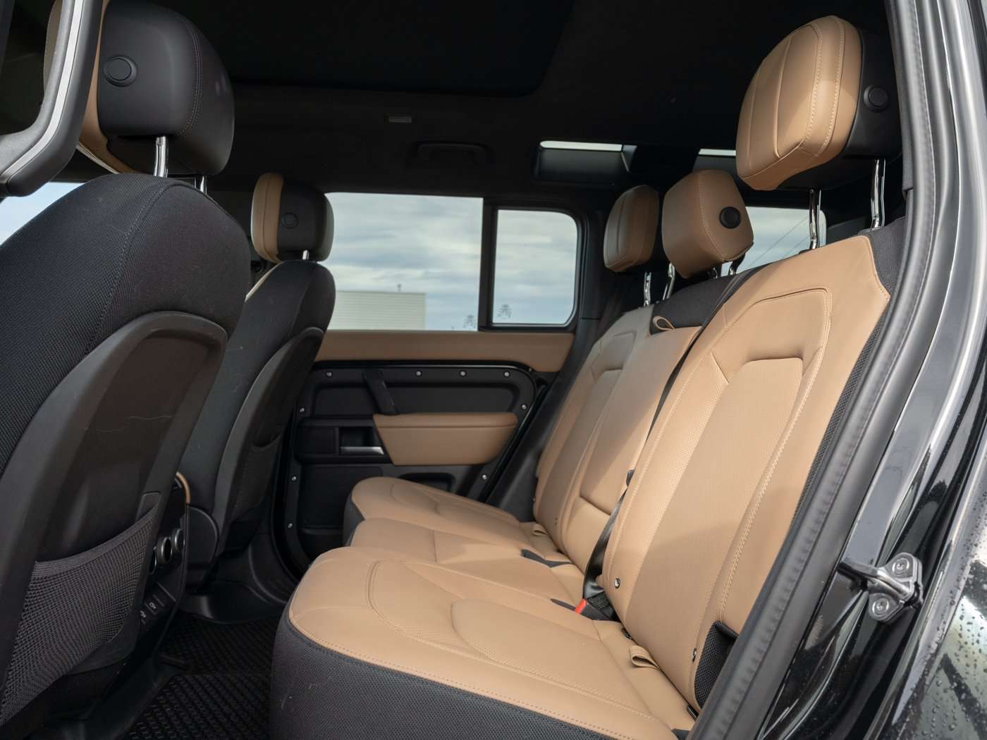 2025 Land Rover Defender V8 alt 5
