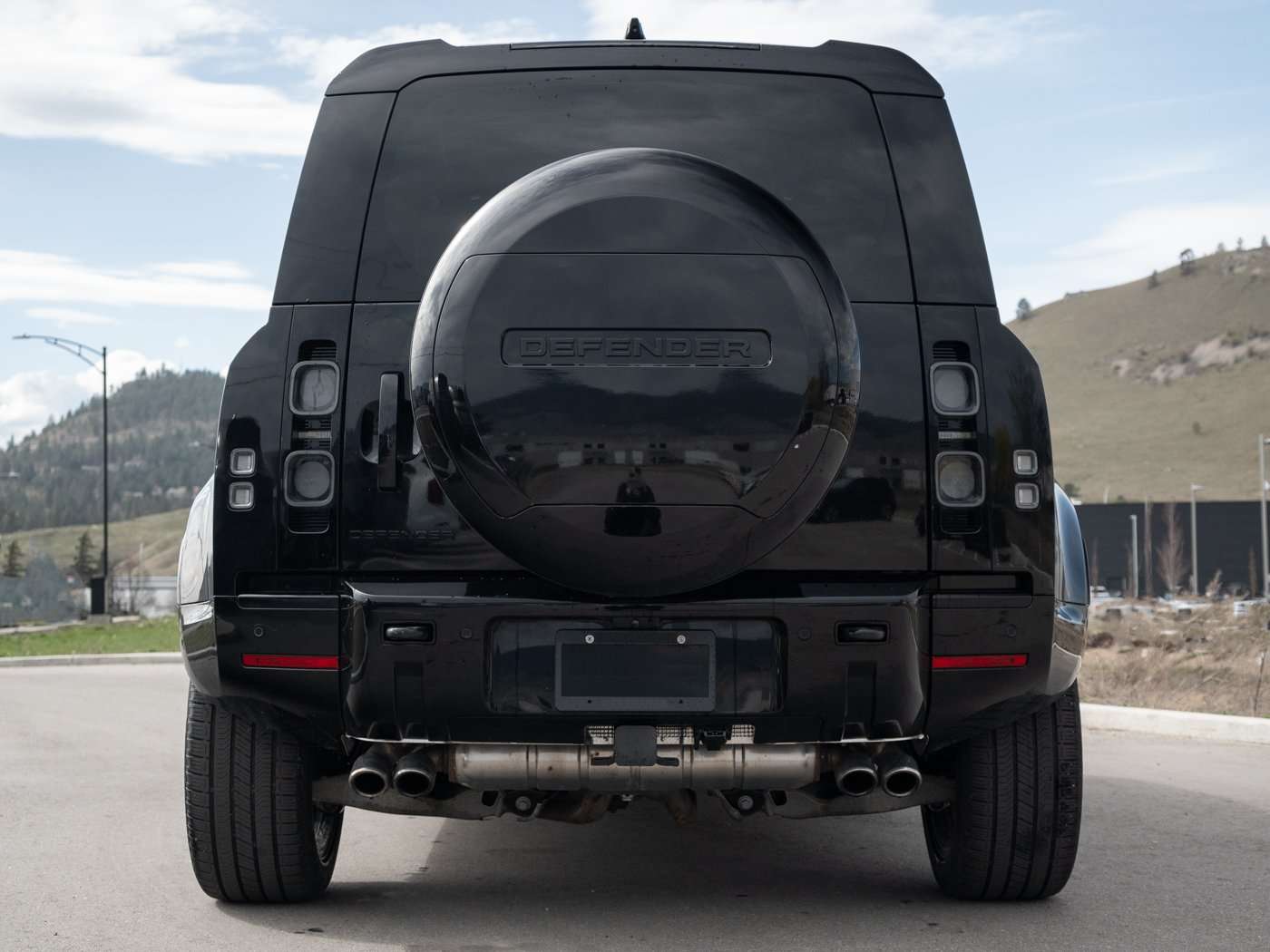 2025 Land Rover Defender V8 thumb 7