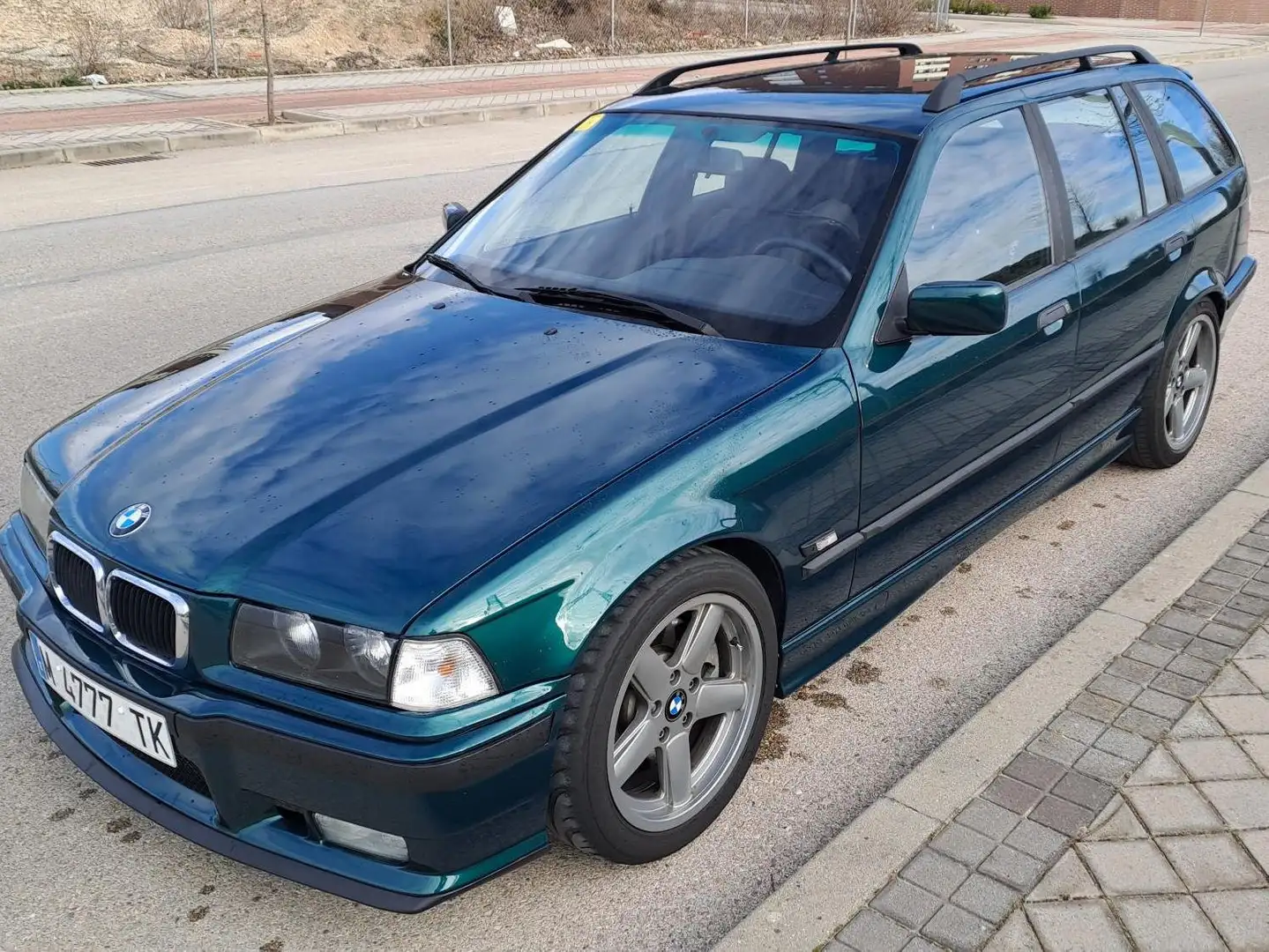 BMW 328 328i Touring Zelená - 1