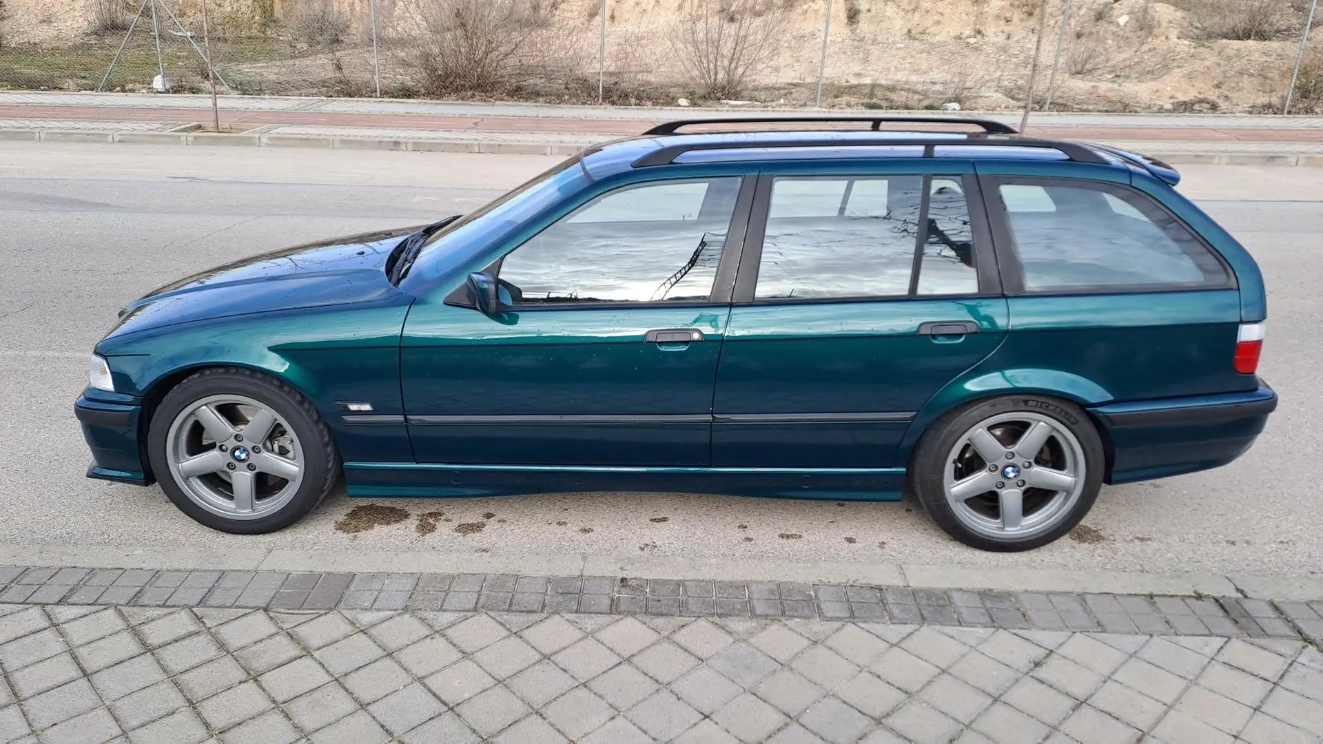 BMW 328 328i Touring Зелений - 2