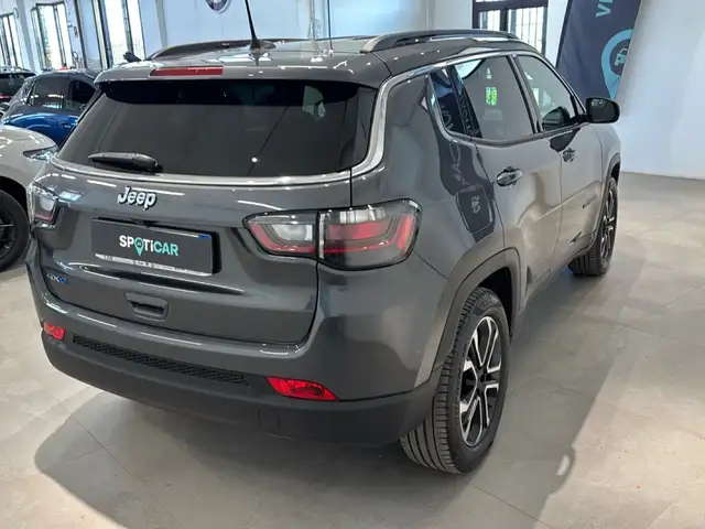 Jeep Compass view 4