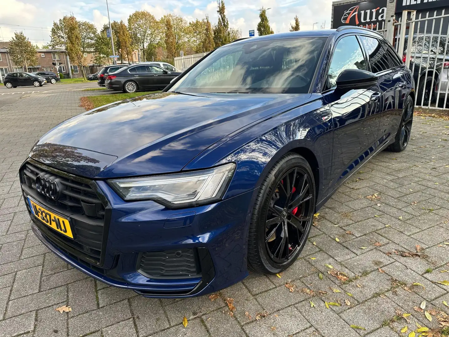 Audi A6 Avant 55 TFSI e quattro Competition Bleu - 1