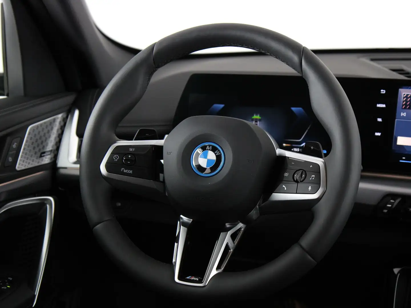 BMW X1 xDrive25e M-Sport Noir - 2