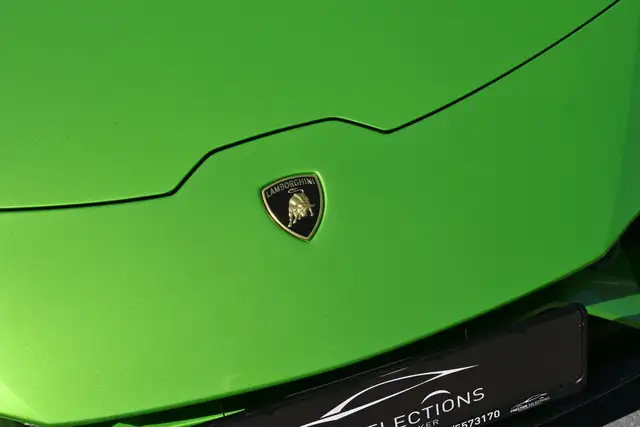 Lamborghini Huracan view 3