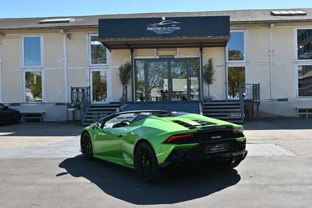 Lamborghini Huracan view 9