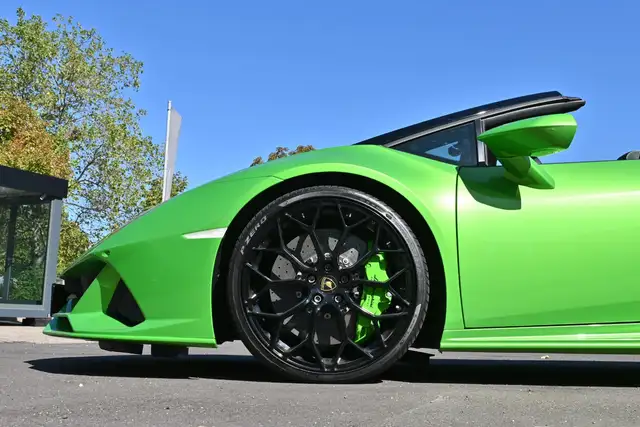 Lamborghini Huracan view 8