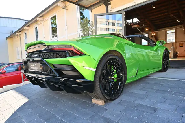 Lamborghini Huracan view 5
