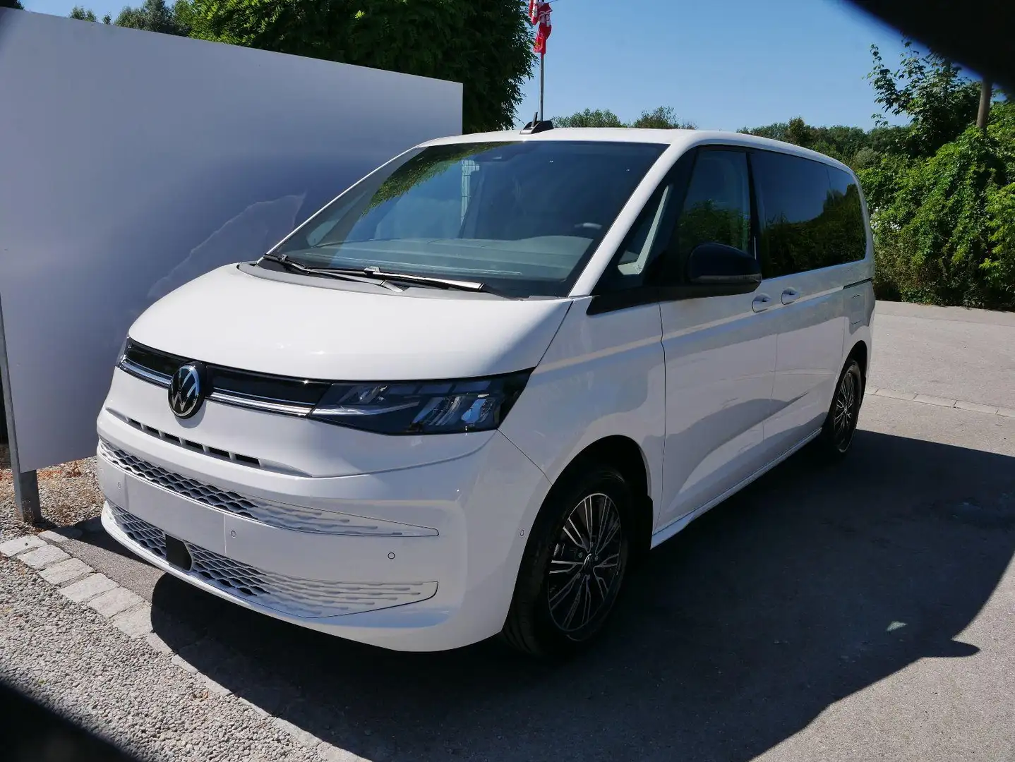 Volkswagen T7 Multivan Life 2.0 TDI *PDC*LED*SHZ* AHK-SCHWENKBAR*SMARTLIN Weiß - 1