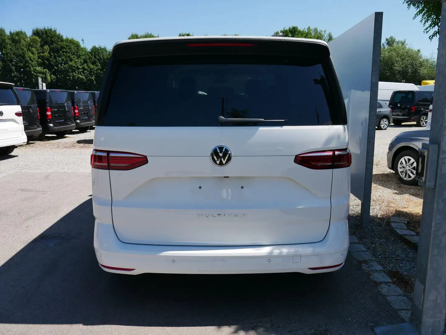 Volkswagen T7 Multivan Life 2.0 TDI *PDC*LED*SHZ* AHK-SCHWENKBAR*SMARTLIN Weiß - 2