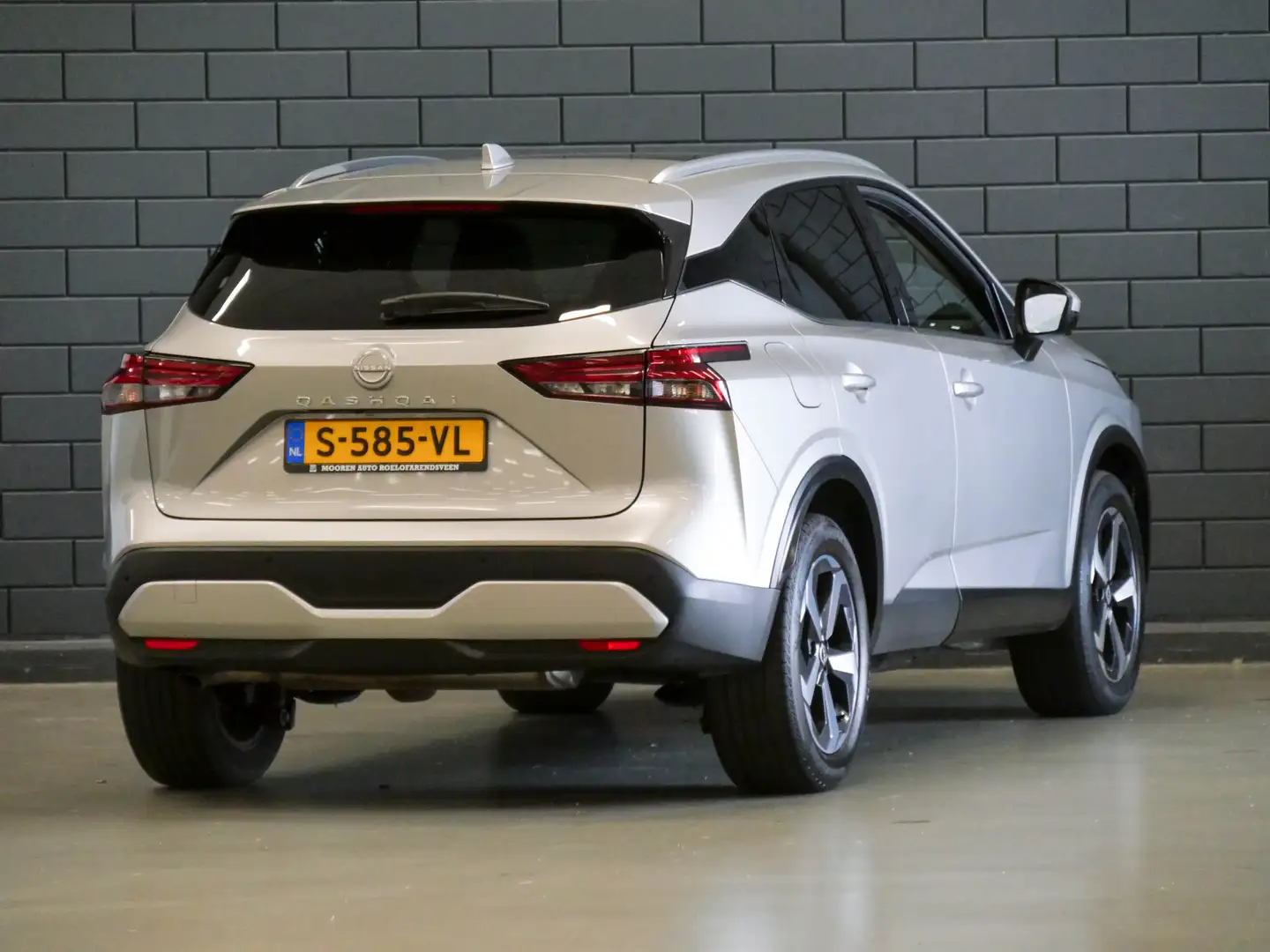 Nissan Qashqai 1.3 MHEV N-Connecta | NAVIGATIE | CAMERA | Gris - 2