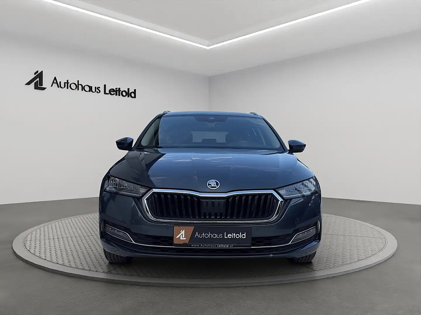 Skoda Octavia Combi 2,0 TDI Style DSG LED ACC MEMORY KEYLESS ... Grau - 2