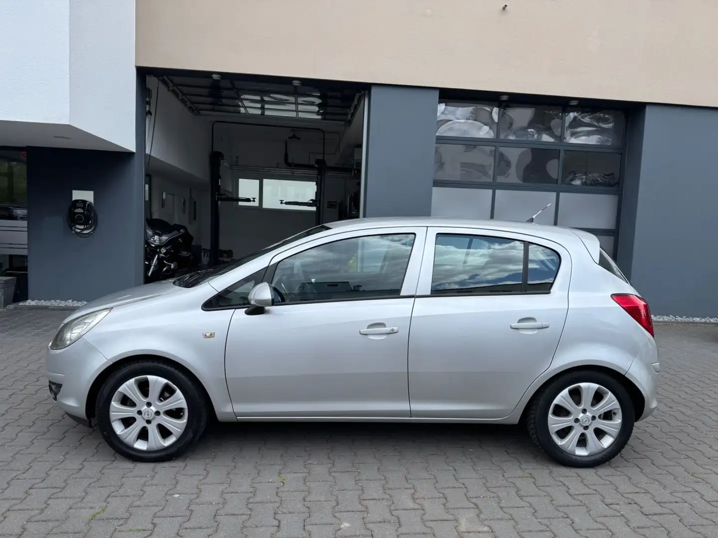 Opel Corsa D Edition Gümüş rengi - 1