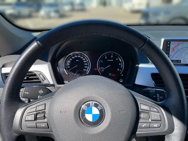 BMW X1 view 8
