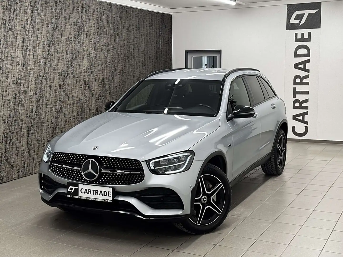 Mercedes-Benz GLC 300 de PHEV 4Matic AMG-LINE/ NIGHT PAKET/ LED/ VIRT... Silber - 2