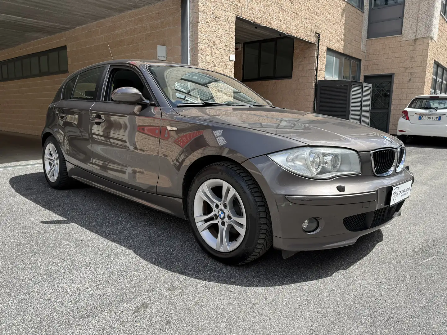 BMW 118 d Attiva Grigio - 2