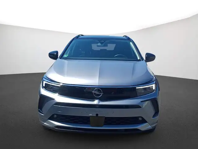 Opel Grandland view 3
