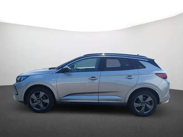 Opel Grandland view 5
