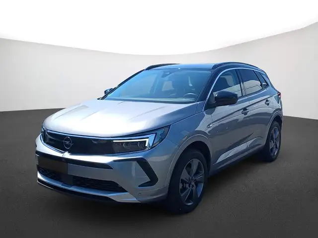 Opel Grandland view 2
