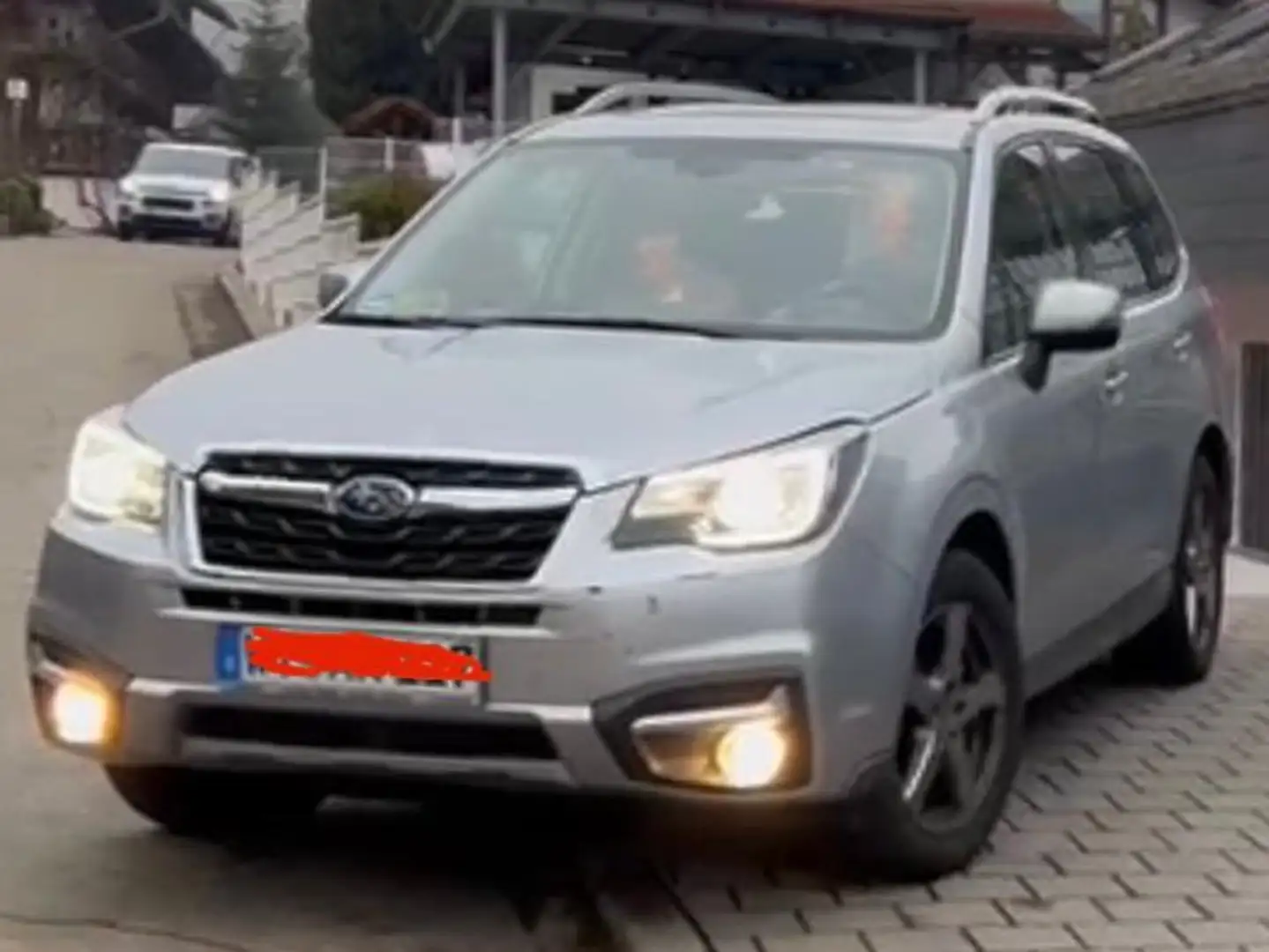 Subaru Forester 2.0X Lineartronic Exclusive Grijs - 1