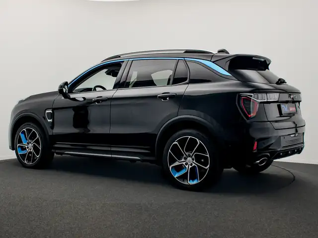 Lynk & Co 01 view 21