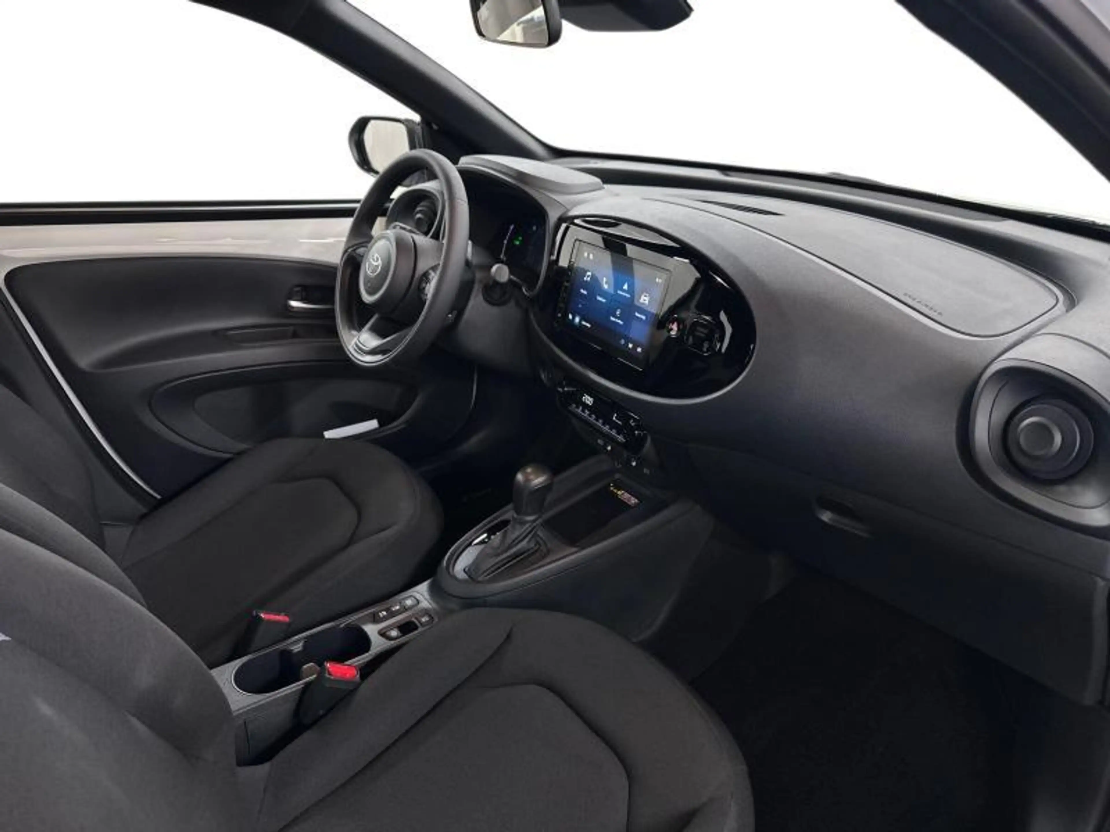 Toyota Aygo X 116hp HEV Comfort | winter p. — photo 8
