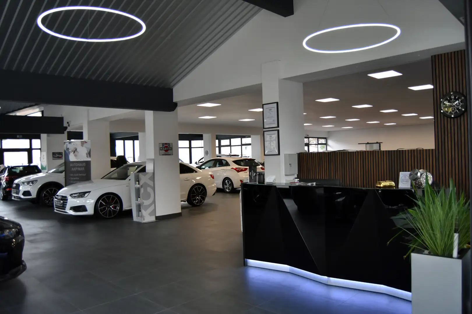 Volkswagen Crafter Kasten 35 mittellang 1HAND~KLIMAA.~KAMERA~TEMPO. Weiß - 2